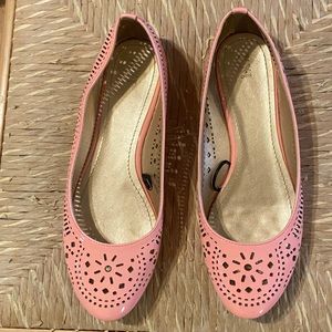 SOFT PINK FLATS